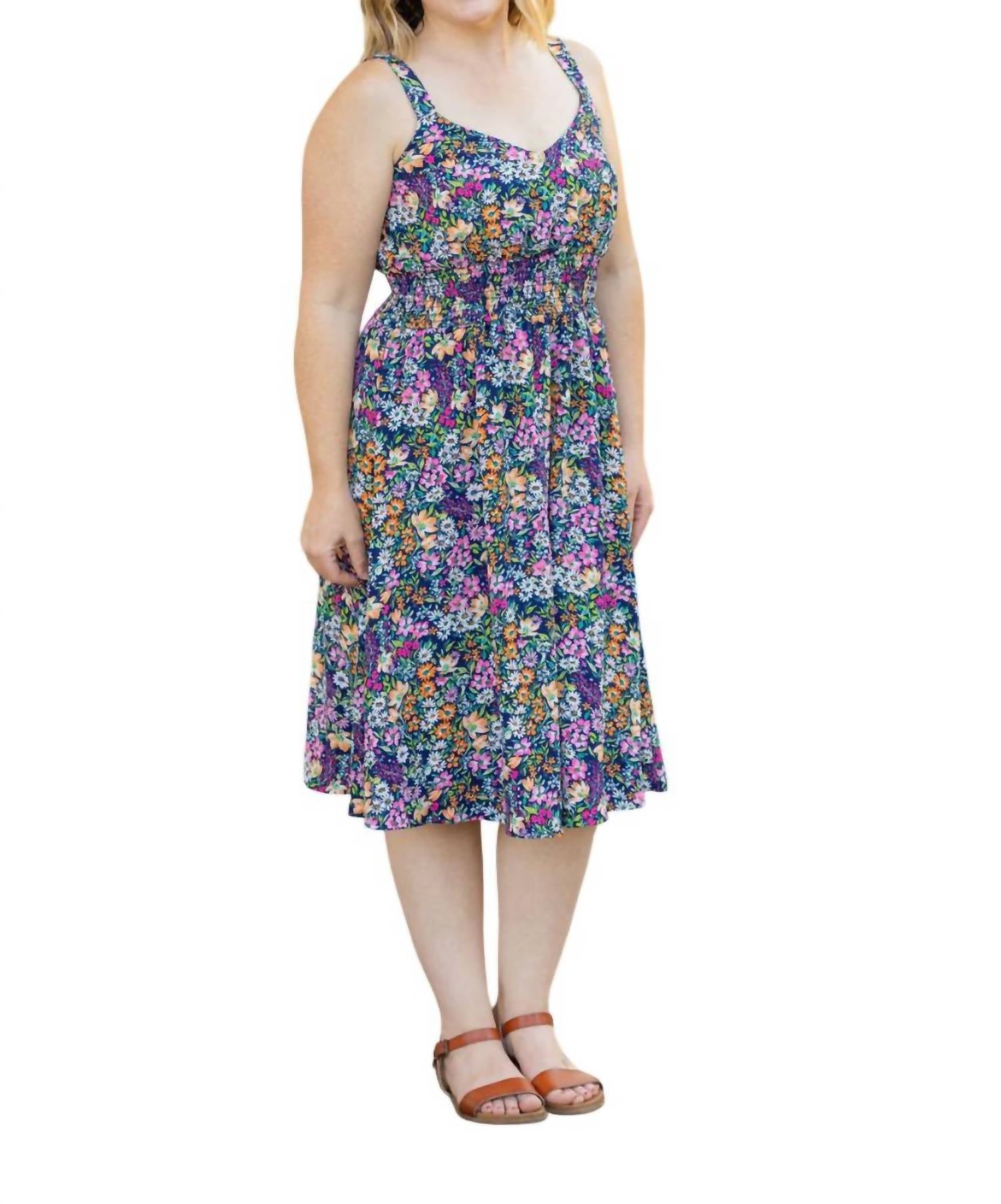 Michelle Mae Платье миди Cassidy в темно-синем цветочном миксе
Michelle Mae Платье миди Cassidy в темно-синем цветочном миксе