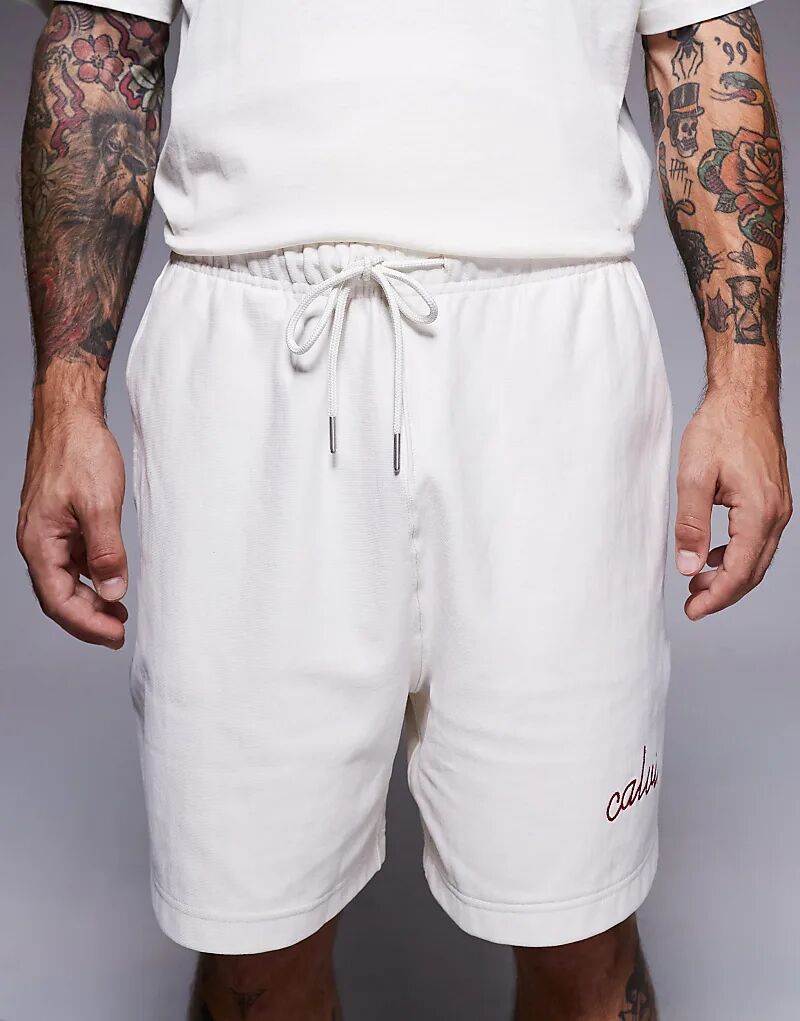 Шорты Calvin Klein Jeans премиум-класса с вышитым логотипом кремового цвета
Шорты Calvin Klein Jeans премиум-класса с вышитым логотипом кремового цвета