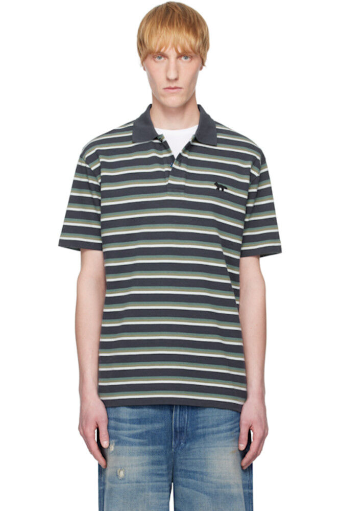 Поло с нашивкой Fox в трехцветные полосы темно-синего и зеленого цвета Maison Kitsuné
Поло с нашивкой Fox в трехцветные полосы темно-синего и зеленого цвета Maison Kitsuné