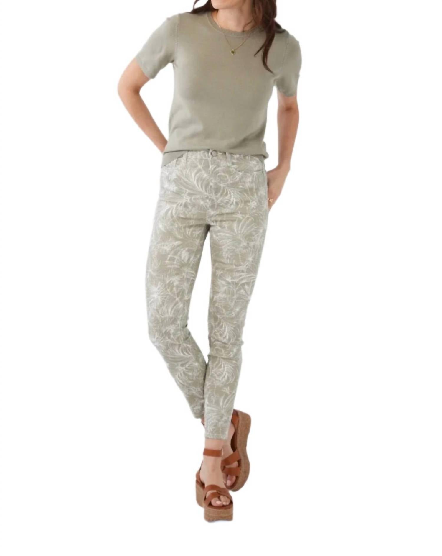 Джинсы Suzanne с завышенной талией в зеленом цвете FDJ
Джинсы Suzanne с завышенной талией в зеленом цвете FDJ