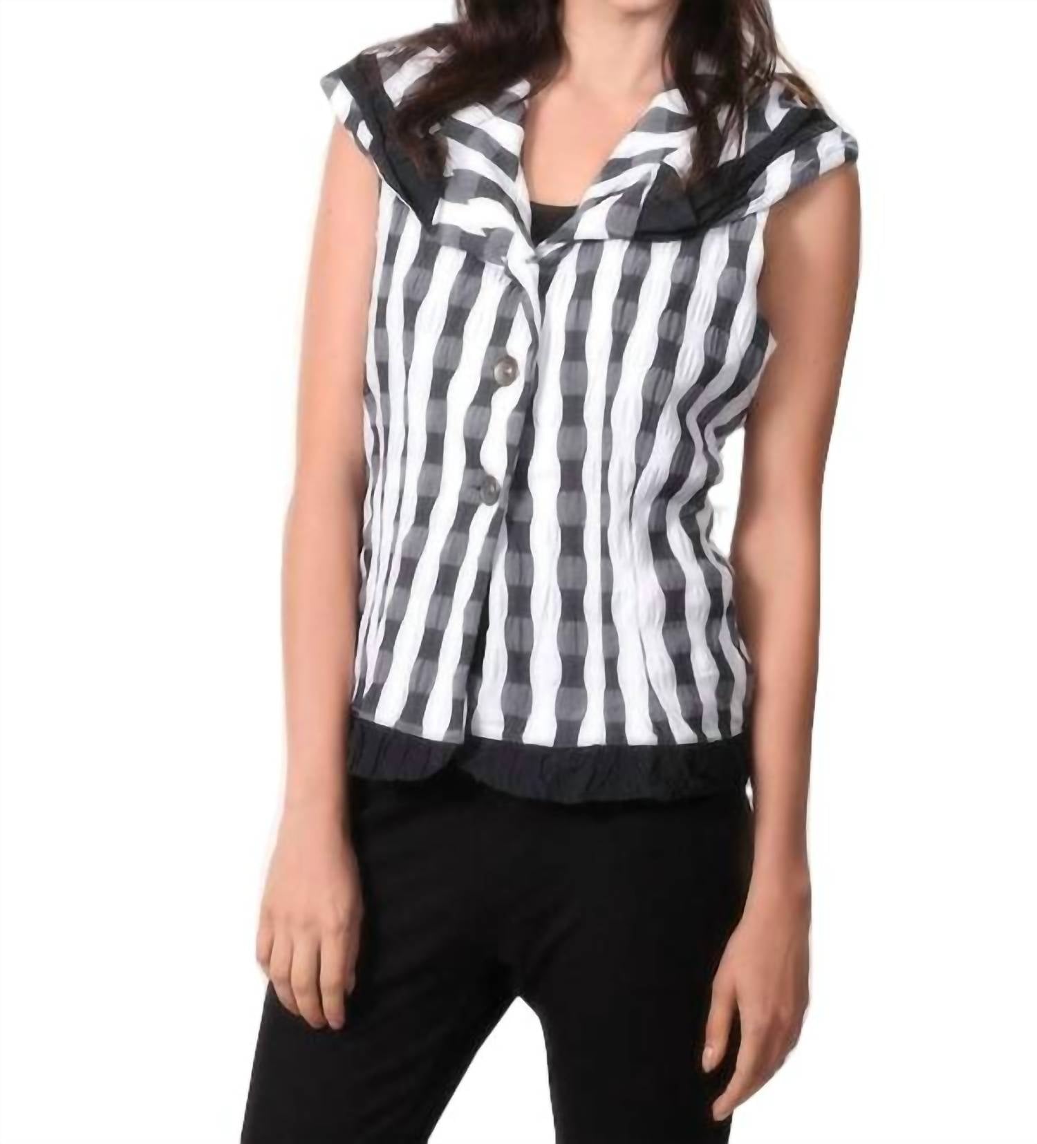 Жилет с оборками в шахматном стиле черного/белого цвета ANGEL, Черный, Жилет с оборками в шахматном стиле черного/белого цвета ANGEL
Жилет с оборками в шахматном стиле черного/белого цвета ANGEL, Черный, Жилет с оборками в шахматном стиле черного/белого цвета ANGEL