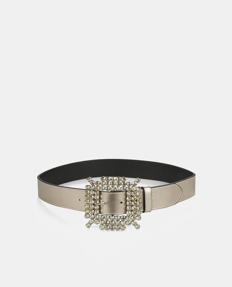 Женский кожаный ремень с пряжкой, украшенной камнями Alma En Pena, светло-коричневый
Женский кожаный ремень с пряжкой, украшенной камнями Alma En Pena, светло-коричневый