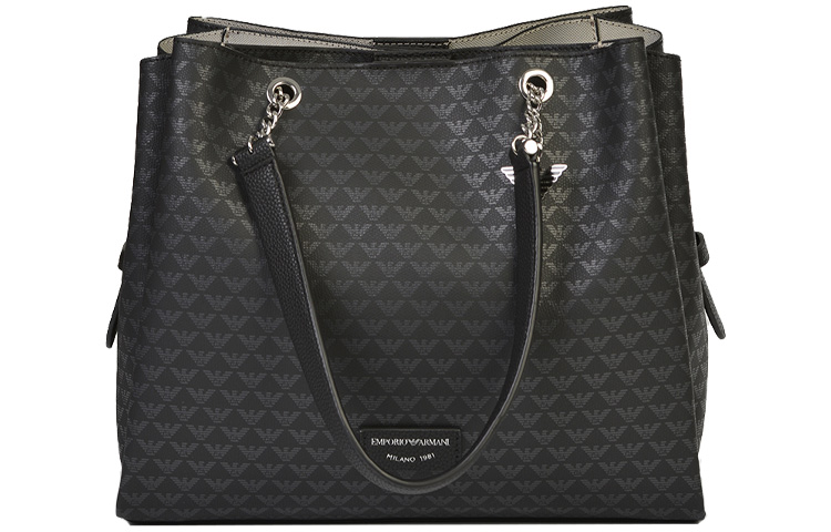 Кожаная женская сумка черного цвета EMPORIO ARMANI, Set (Bag+Dust Bag)
Кожаная женская сумка черного цвета EMPORIO ARMANI, Set (Bag+Dust Bag)