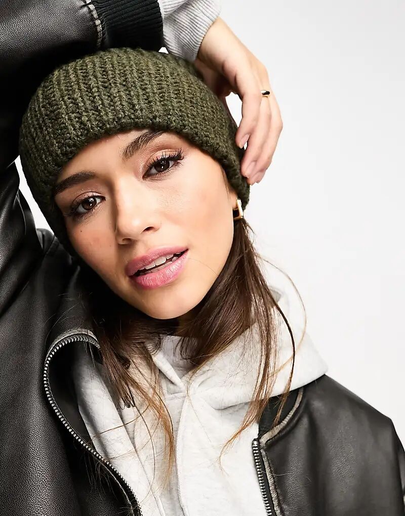 Шапка крупной вязки темно-зеленого цвета ASOS DESIGN
Шапка крупной вязки темно-зеленого цвета ASOS DESIGN