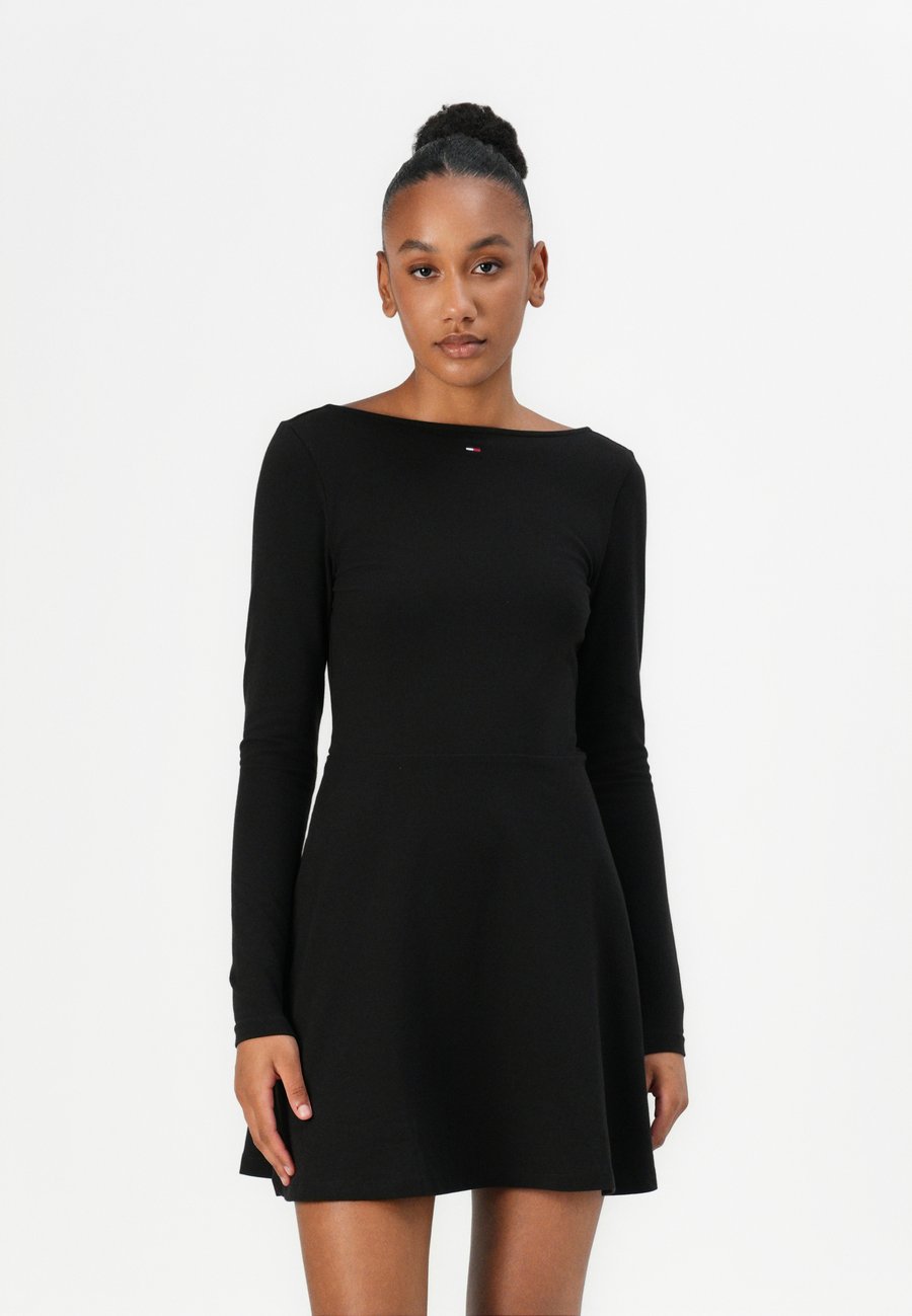 Платье Tommy Jeans ESSENTIAL DRESS, Black
Платье Tommy Jeans ESSENTIAL DRESS, Black