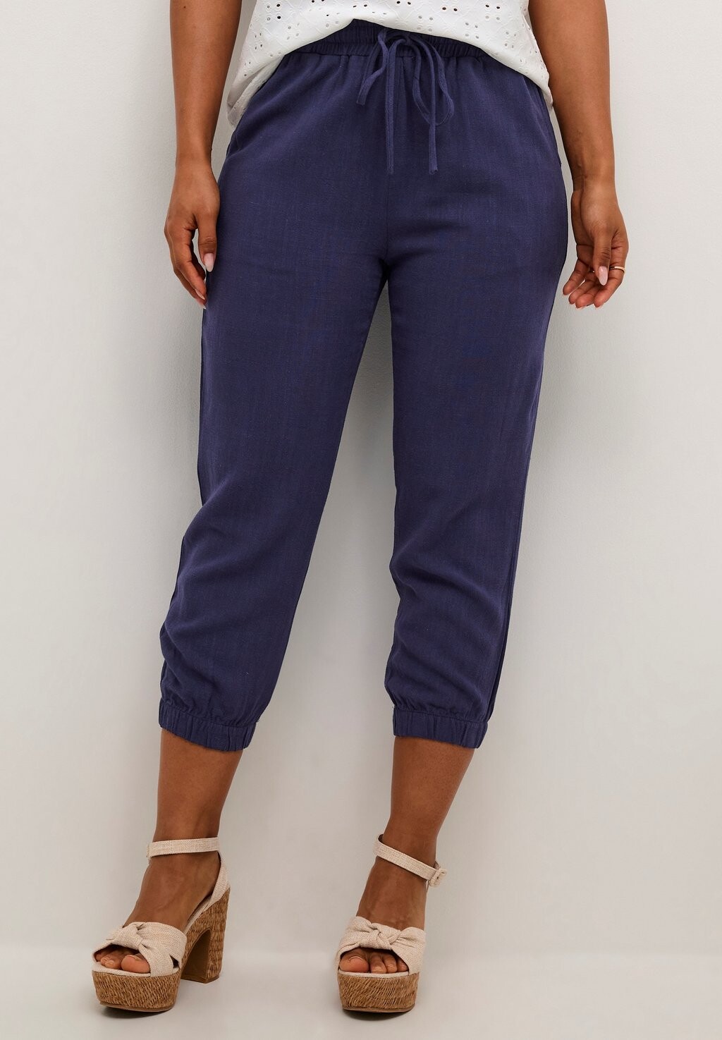 Тканевые брюки KAMRI Love Copenhagen, темно-синий
Тканевые брюки KAMRI Love Copenhagen, темно-синий