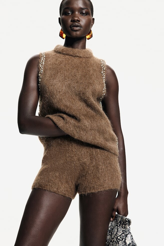 Мини-Шорты с декором из стразов H&M, коричневый 
Мини-Шорты с декором из стразов H&M, коричневый