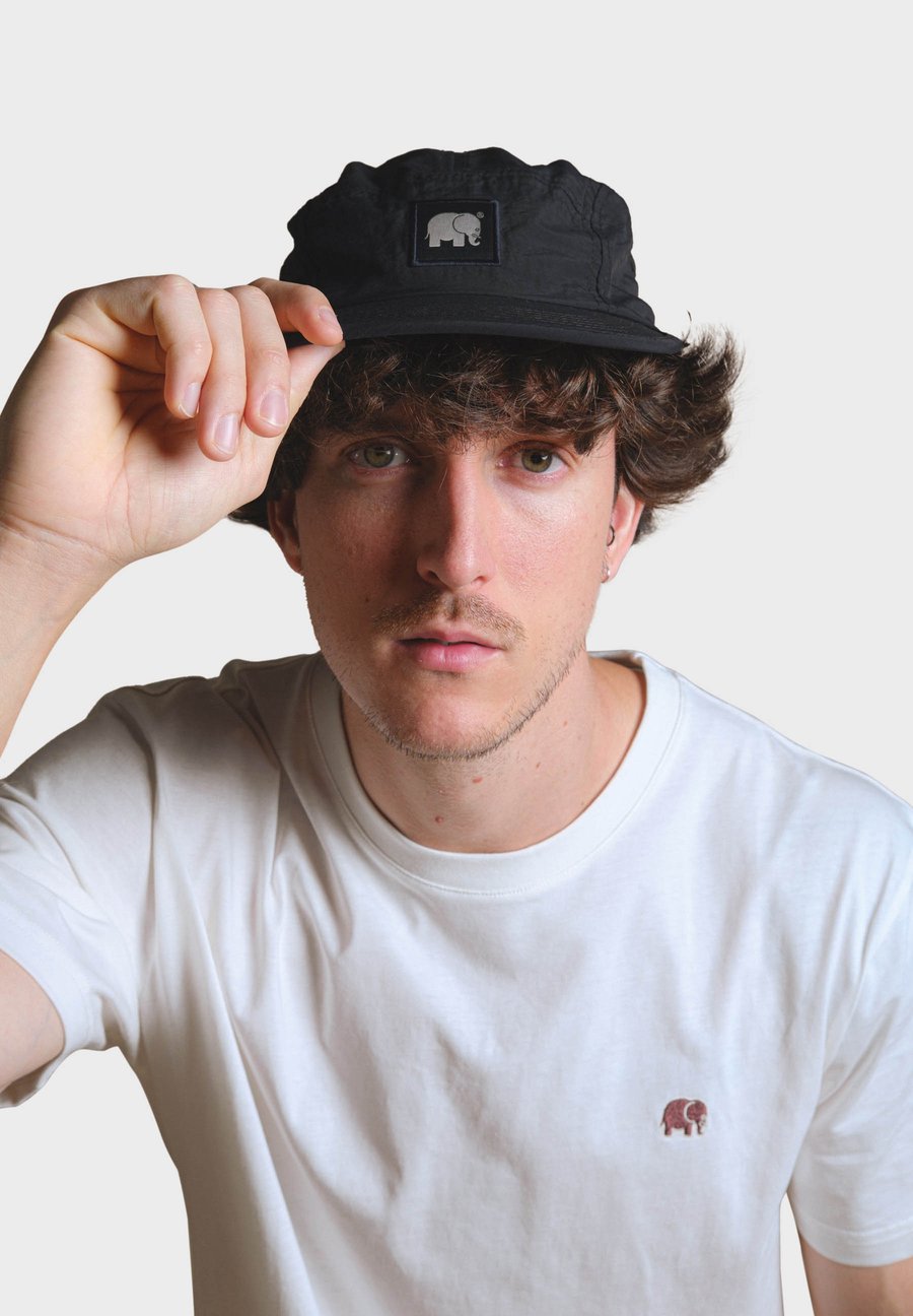 Бейсболка Trendsplant FIVE PANEL UNISEX, Black
Бейсболка Trendsplant FIVE PANEL UNISEX, Black