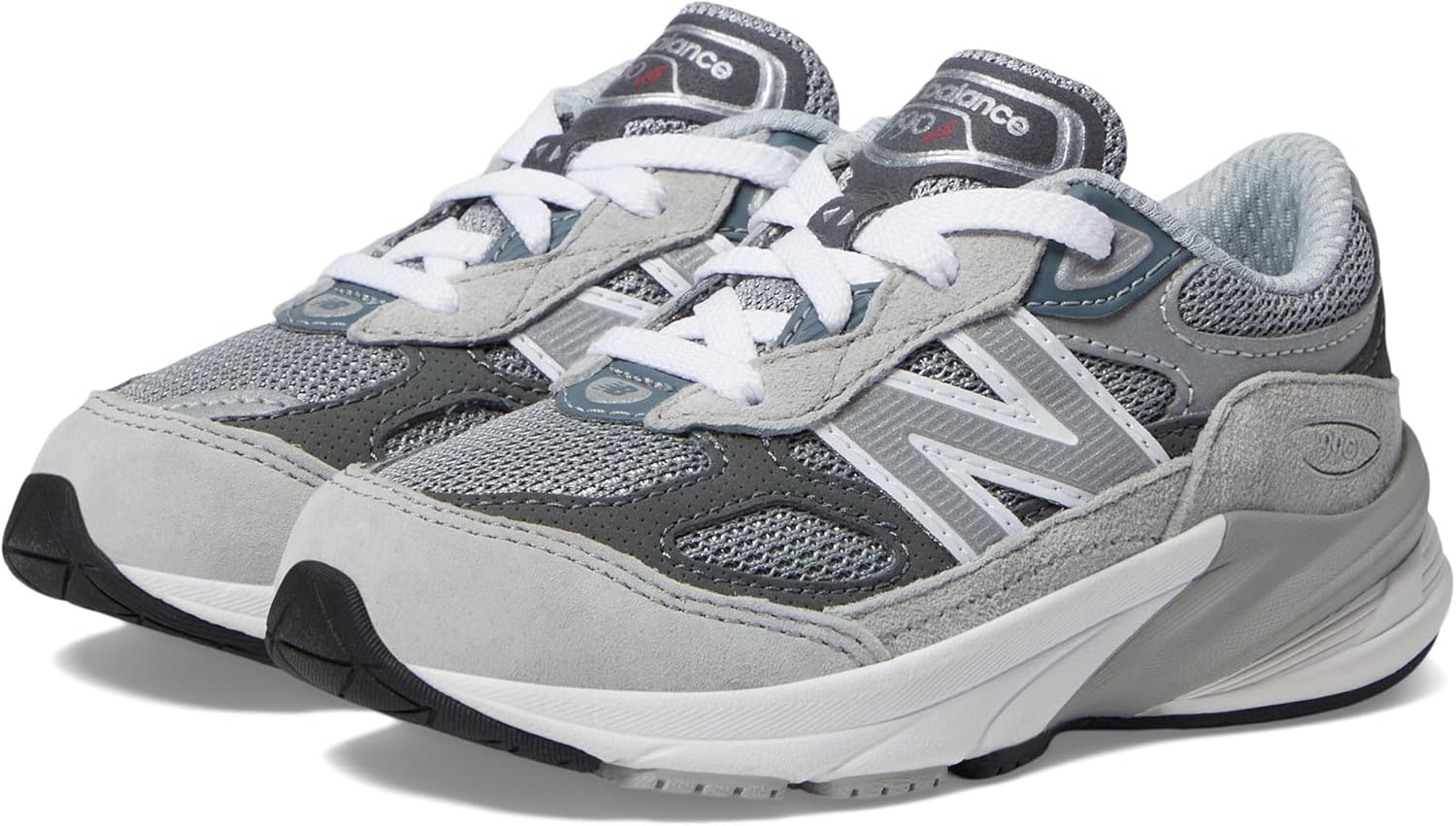 Детские кроссовки New Balance 990 V6 на шнуровке, серый
Детские кроссовки New Balance 990 V6 на шнуровке, серый