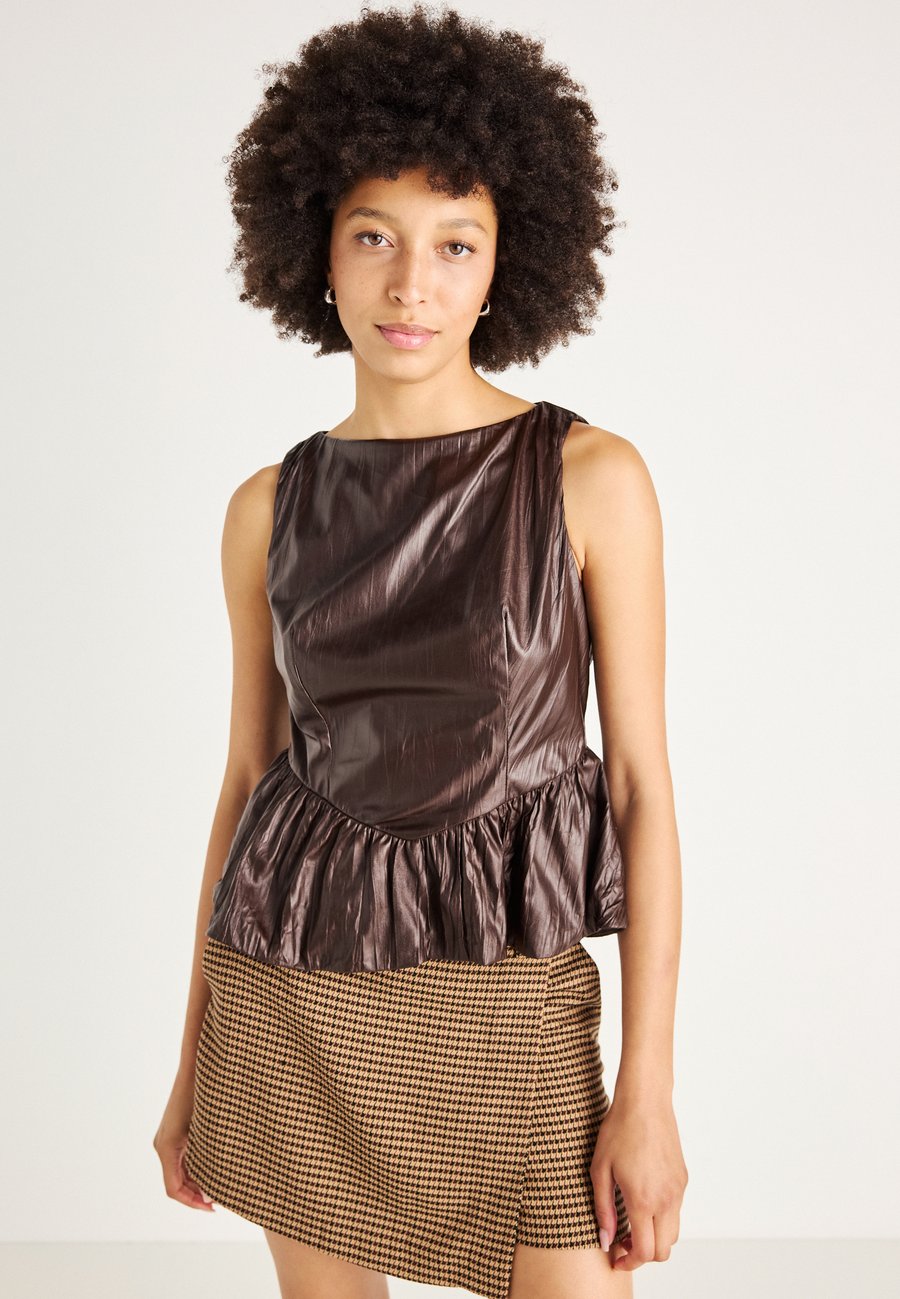 Топ Gina Tricot PEPLUM, Brown
Топ Gina Tricot PEPLUM, Brown