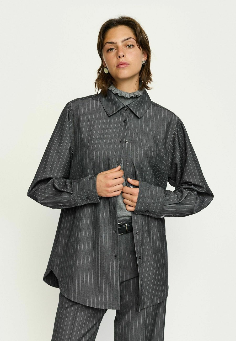 Блуза Soft Rebels Button-down blouse, Dark Grey Melange/Dark Grey
Блуза Soft Rebels Button-down blouse, Dark Grey Melange/Dark Grey
