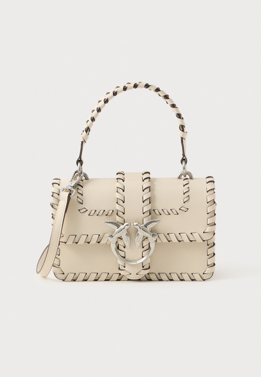 Сумка Pinko LOVE ONE MINI, Bianco Seta/Silver-Coloured/White
Сумка Pinko LOVE ONE MINI, Bianco Seta/Silver-Coloured/White