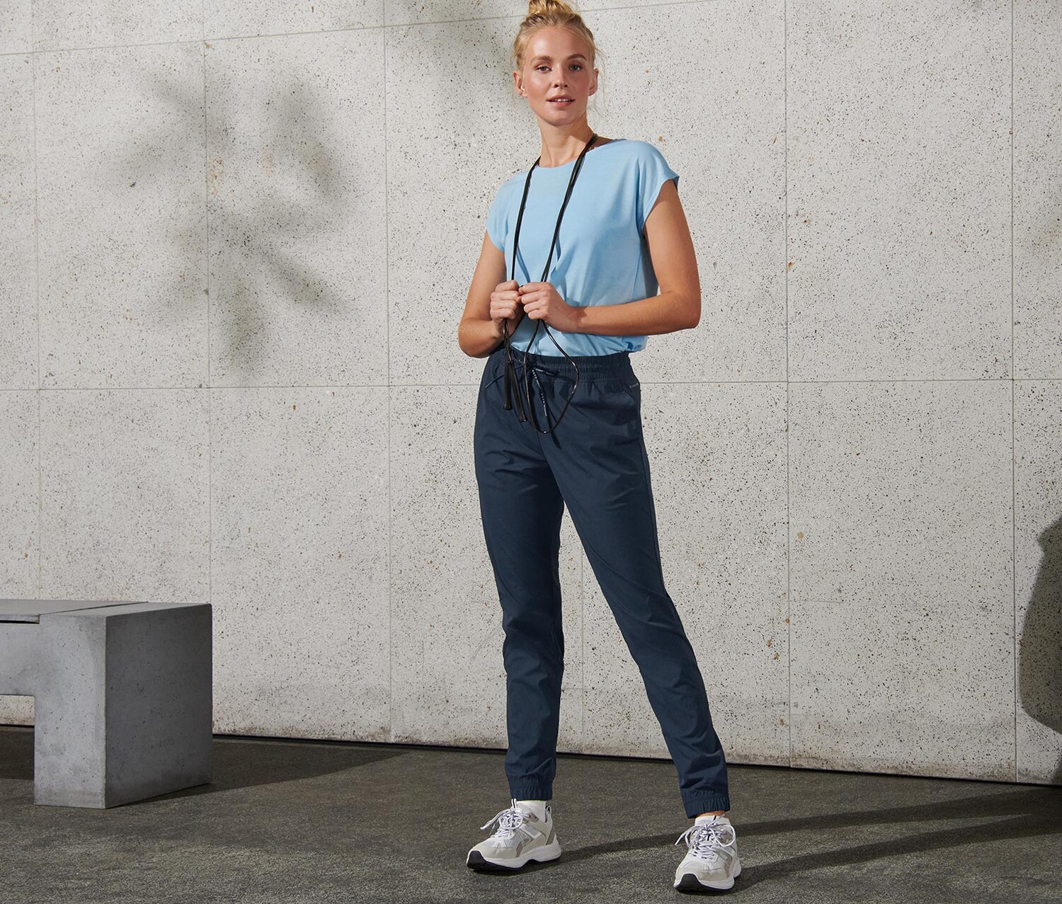 Тренировочные брюки Tchibo из софтшелла, темно-синий 
Тренировочные брюки Tchibo из софтшелла, темно-синий