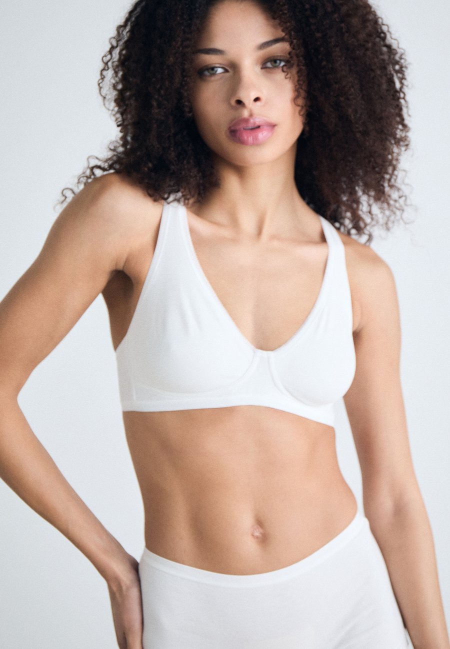 Бюстгальтер Sloggi BASIC SOFT BRA, White
Бюстгальтер Sloggi BASIC SOFT BRA, White