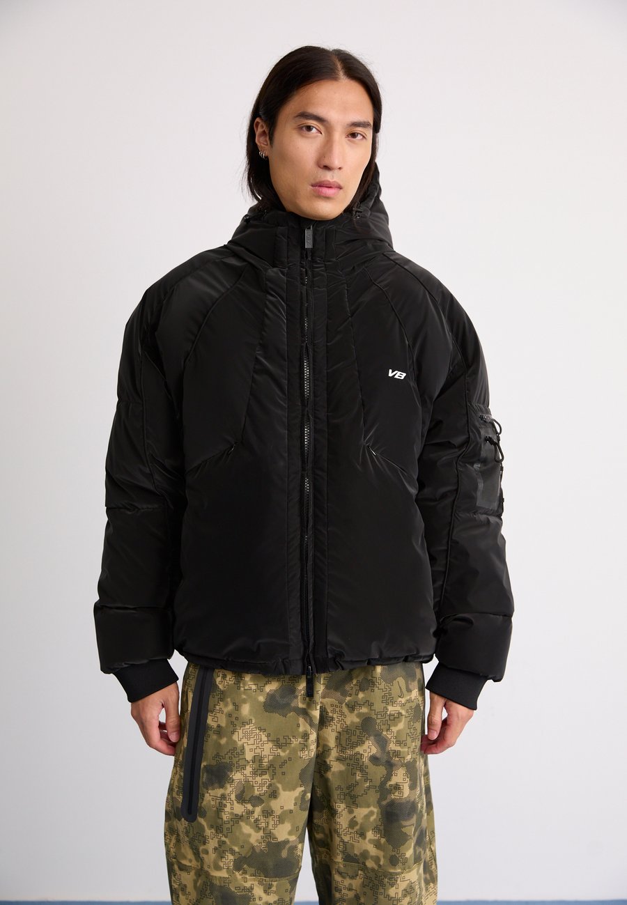 Куртка Vertere Berlin NITE PUFFER JACKET, Black
Куртка Vertere Berlin NITE PUFFER JACKET, Black