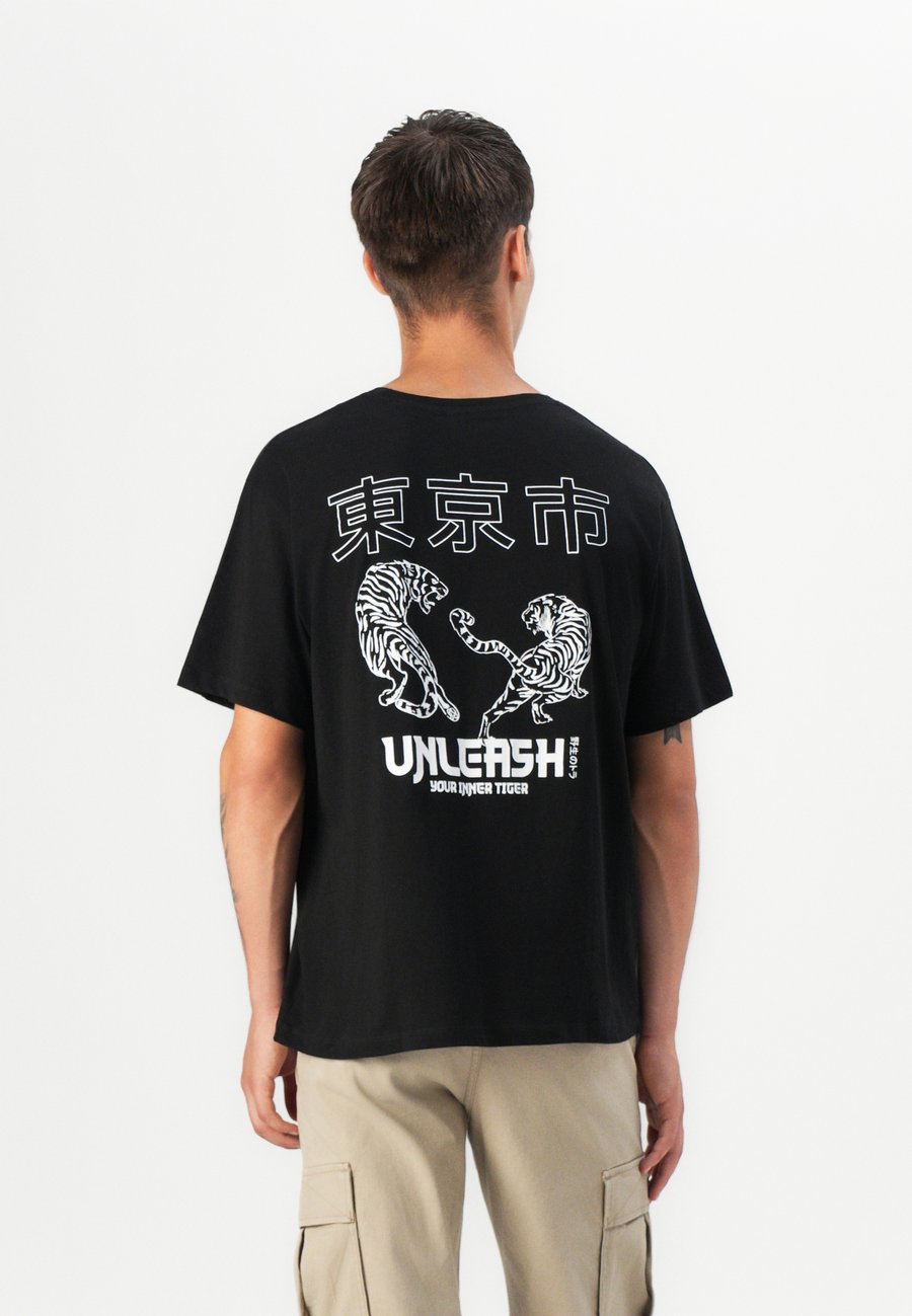 Футболка Jack & Jones JJMIKO TEE CREW NECK, Black, Черный, Футболка Jack & Jones JJMIKO TEE CREW NECK, Black
Футболка Jack & Jones JJMIKO TEE CREW NECK, Black, Черный, Футболка Jack & Jones JJMIKO TEE CREW NECK, Black