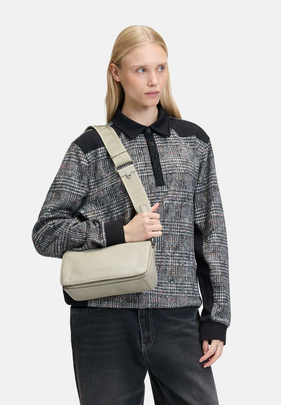 Сумка кросс-боди Liebeskind Berlin CLARICE, Creme/Sand
Сумка кросс-боди Liebeskind Berlin CLARICE, Creme/Sand