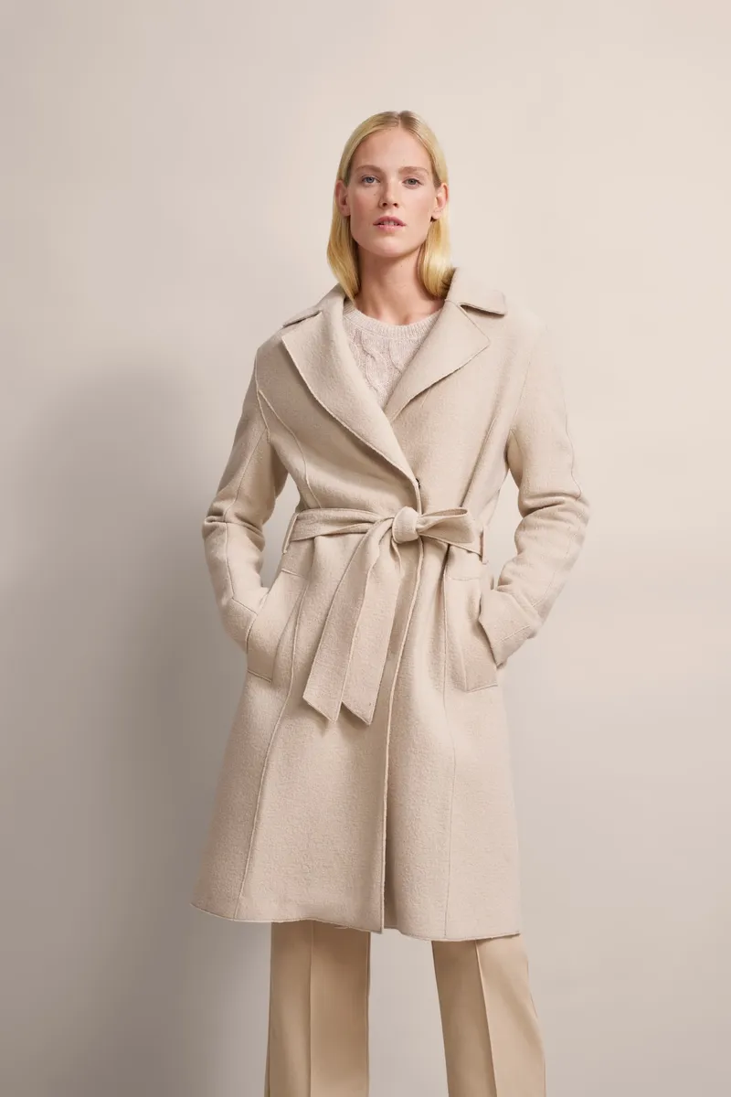 Длинная куртка bugatti, без капюшона, с воротником с лацканами, бежевый
Длинная куртка bugatti, без капюшона, с воротником с лацканами, бежевый