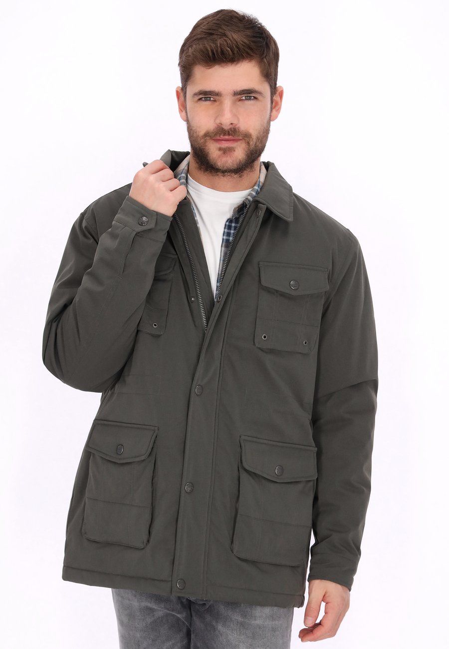 Куртка DreiMaster Light jacket, Military Olive/Mottled Olive
Куртка DreiMaster Light jacket, Military Olive/Mottled Olive