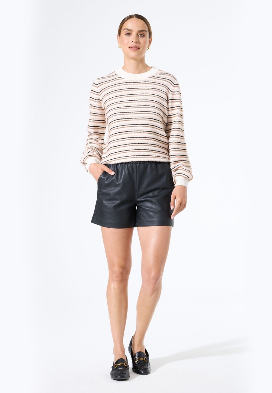 Шорты Garcia Shorts, Black
Шорты Garcia Shorts, Black