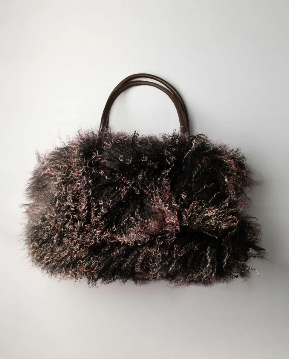 Большая многофункциональная сумка из тибетской овчины De La Roca, черный 
Большая многофункциональная сумка из тибетской овчины De La Roca, черный