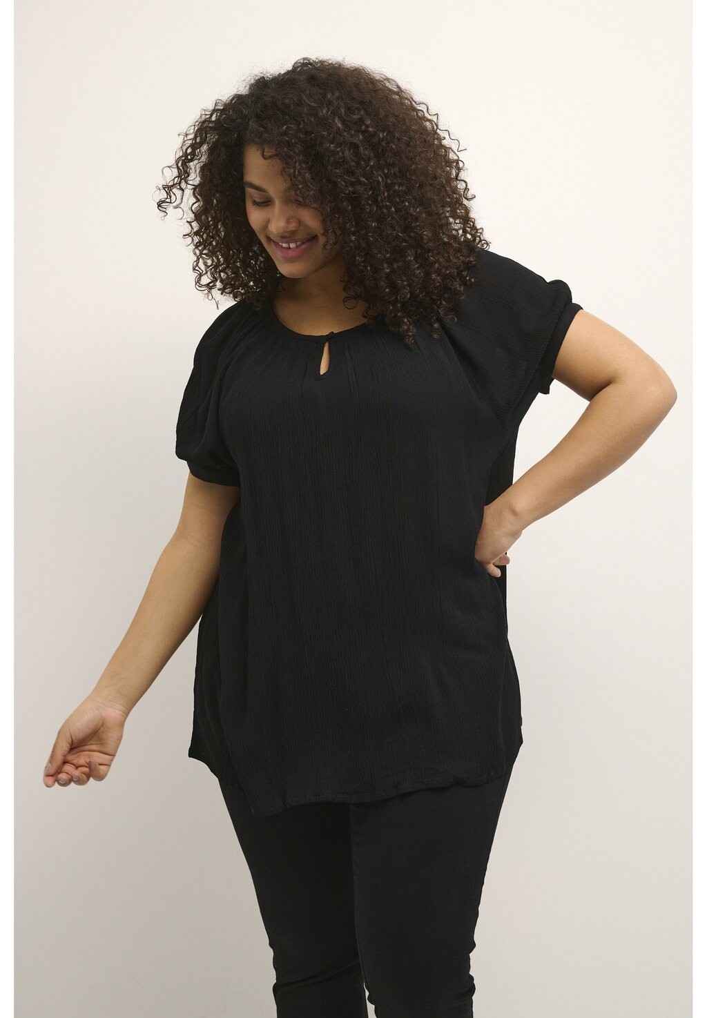 Блузка Kaffe Curve с короткими рукавами, черный
Блузка Kaffe Curve с короткими рукавами, черный
