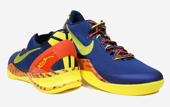Кроссовки Nike Kobe 8 'Barcelona', синий
Кроссовки Nike Kobe 8 'Barcelona', синий