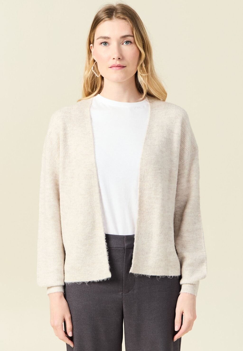 Кардиган LANGÄRMELIGE BONOBO Jeans, молочный
Кардиган LANGÄRMELIGE BONOBO Jeans, молочный