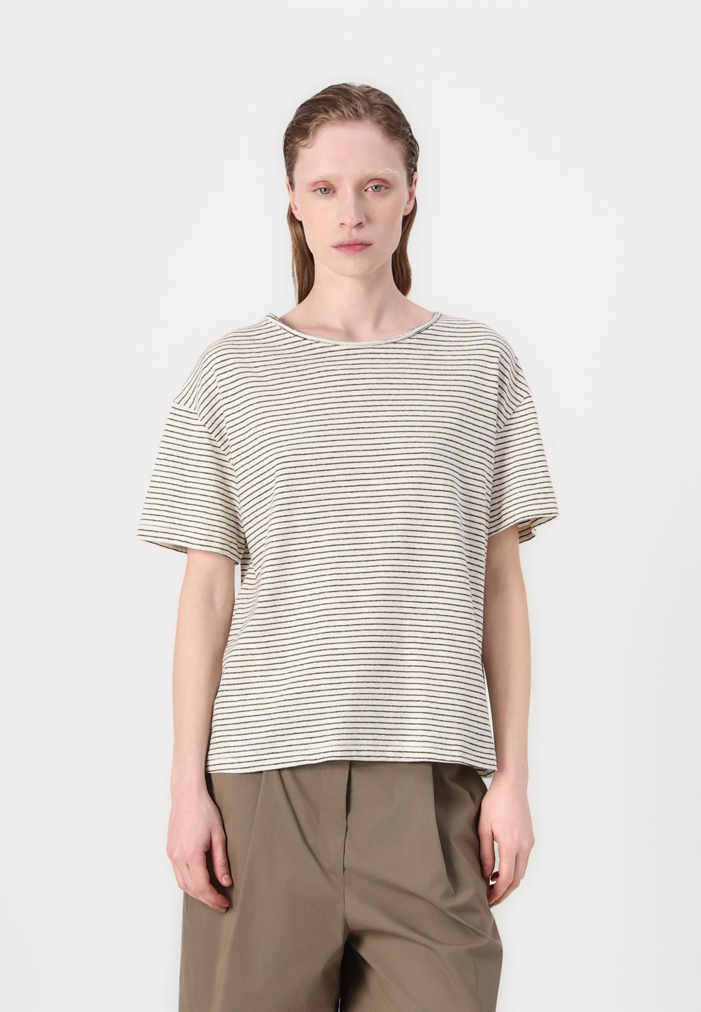 Футболка с принтом MODERN Tommy Hilfiger, Calico/Dark Night Navy
Футболка с принтом MODERN Tommy Hilfiger, Calico/Dark Night Navy