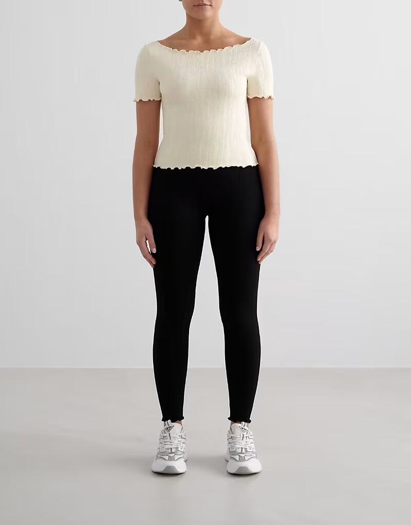 Колготки-тюльпаны Black черного цвета Aim'N
Колготки-тюльпаны Black черного цвета Aim'N