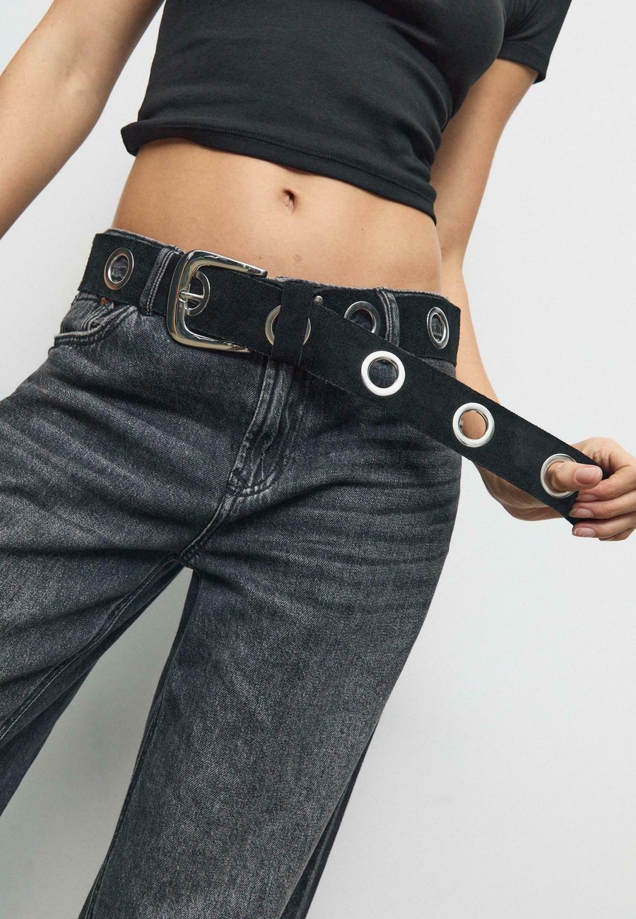 Ремень Stradivarius WITH EYELETS, Black
Ремень Stradivarius WITH EYELETS, Black