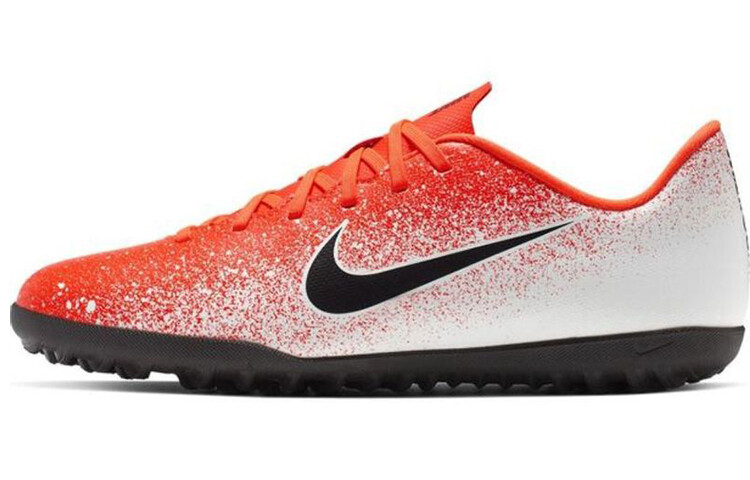 Футбольные бутсы Mercurial Vapor 12 мужские низкие белые/оранжевые Nike
Футбольные бутсы Mercurial Vapor 12 мужские низкие белые/оранжевые Nike