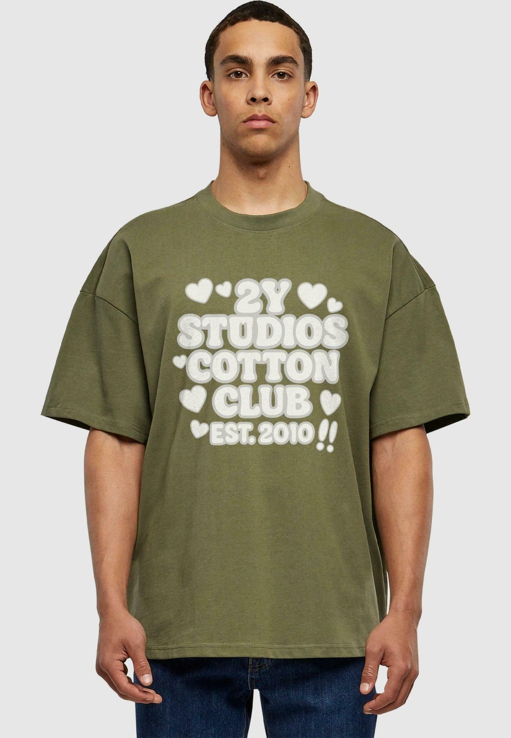 Футболка с принтом CLUB SLOGAN 2Y Studios, оливковый
Футболка с принтом CLUB SLOGAN 2Y Studios, оливковый