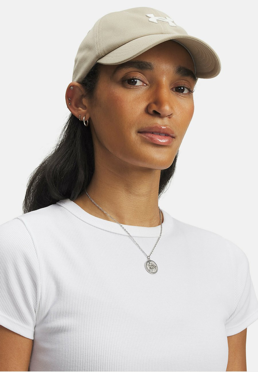 Бейсболка Under Armour BLITZING, City Khaki /Light Brown
Бейсболка Under Armour BLITZING, City Khaki /Light Brown