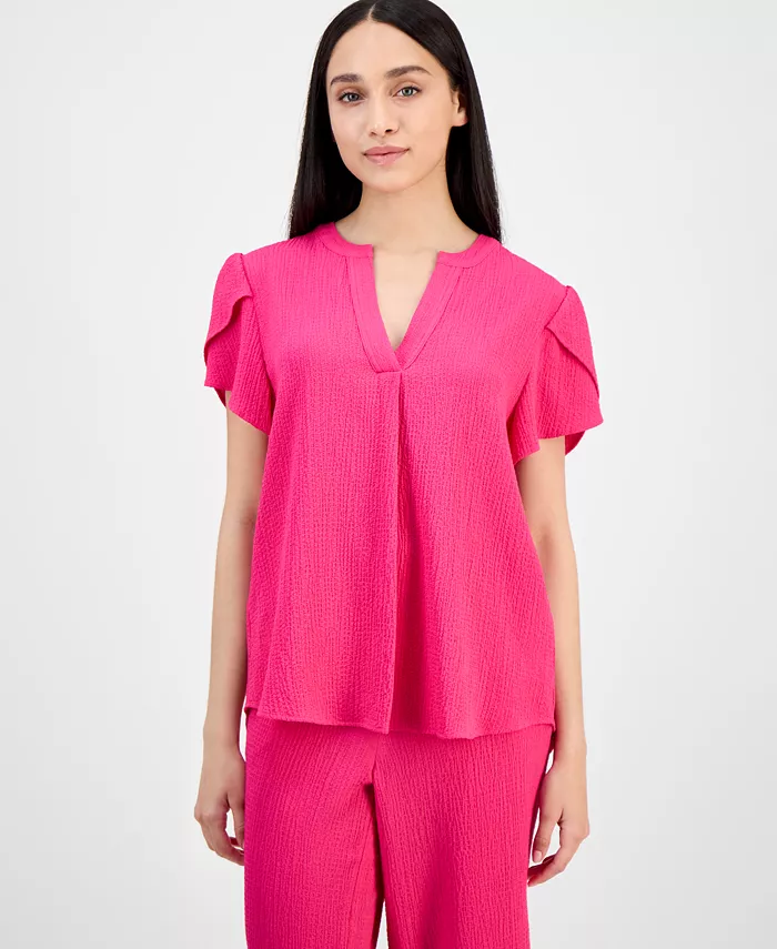 Миниатюрный фактурный топ с V-образным вырезом и рукавами-тюльпанами AK Anne Klein, розовый
Миниатюрный фактурный топ с V-образным вырезом и рукавами-тюльпанами AK Anne Klein, розовый