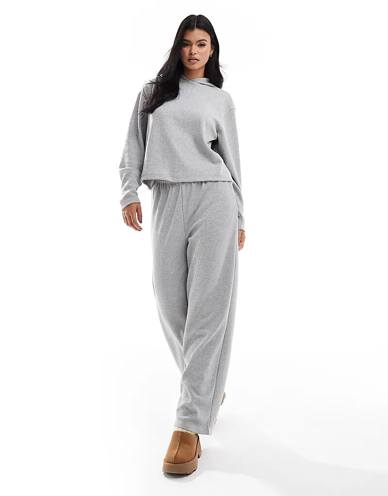 Комплект из толстовки с блестками и вафельного жакета ASOS DESIGN серого цвета с широкими брюками
Комплект из толстовки с блестками и вафельного жакета ASOS DESIGN серого цвета с широкими брюками
