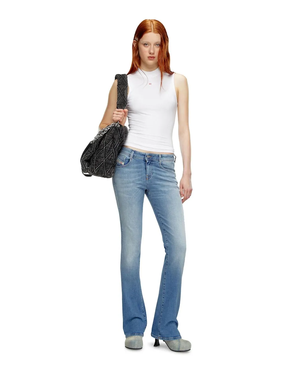 Женские расклешенные джинсы с заниженной талией и фасоном bootcut Diesel, синий
Женские расклешенные джинсы с заниженной талией и фасоном bootcut Diesel, синий