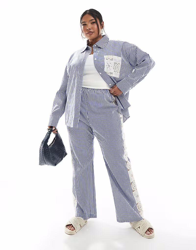 Эксклюзивные брюки Renee Studio Plus с широкими штанинами и боковыми вставками в сине-белую полоску
Эксклюзивные брюки Renee Studio Plus с широкими штанинами и боковыми вставками в сине-белую полоску