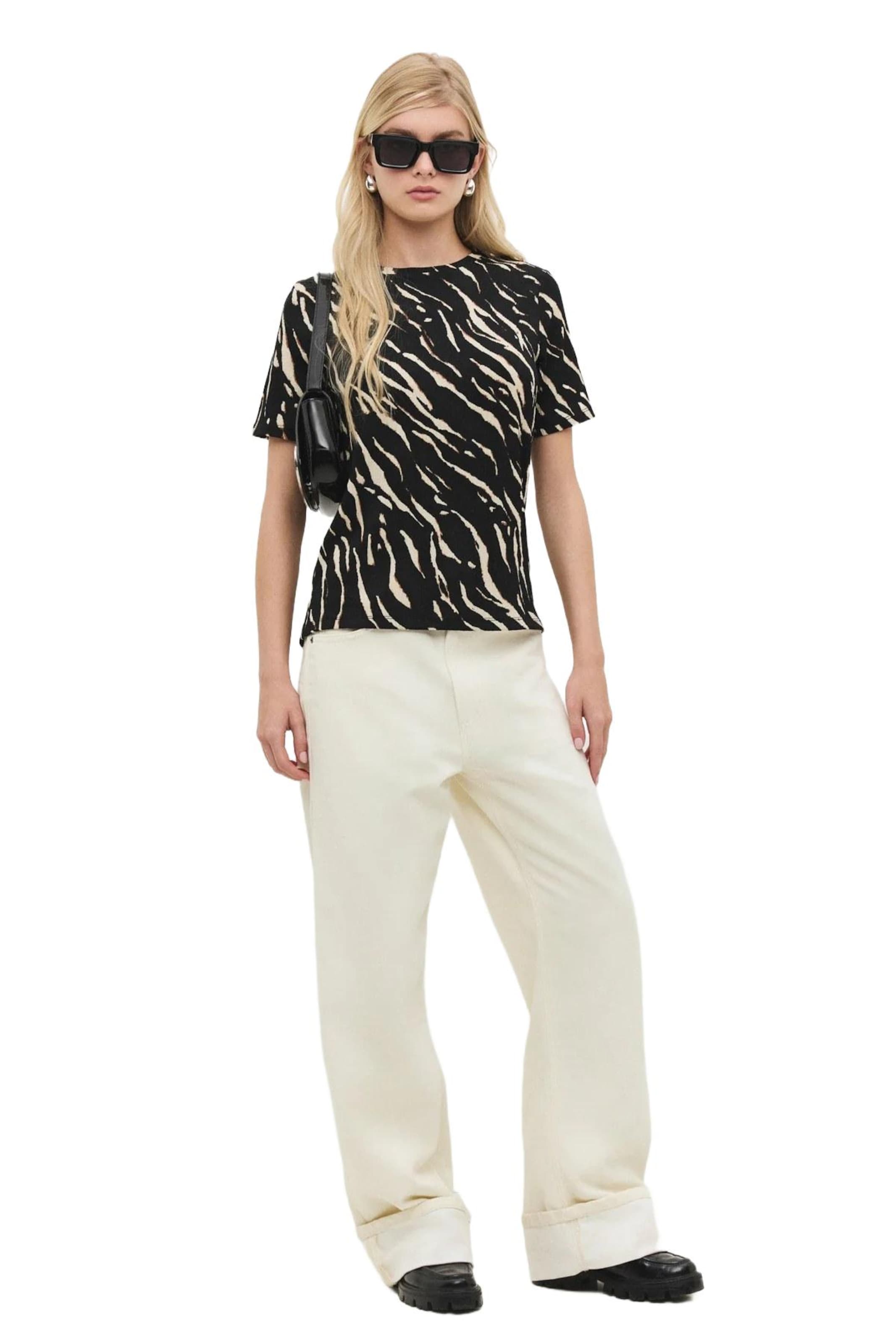 No Matter What Футболка в черном цвете
No Matter What Футболка в черном цвете