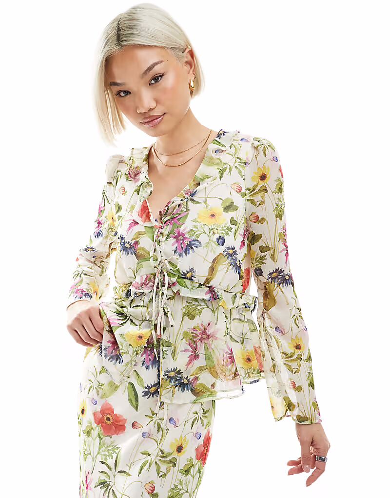 French Connection Hallie жатая блузка в комплекте с белым цветочным принтом
French Connection Hallie жатая блузка в комплекте с белым цветочным принтом