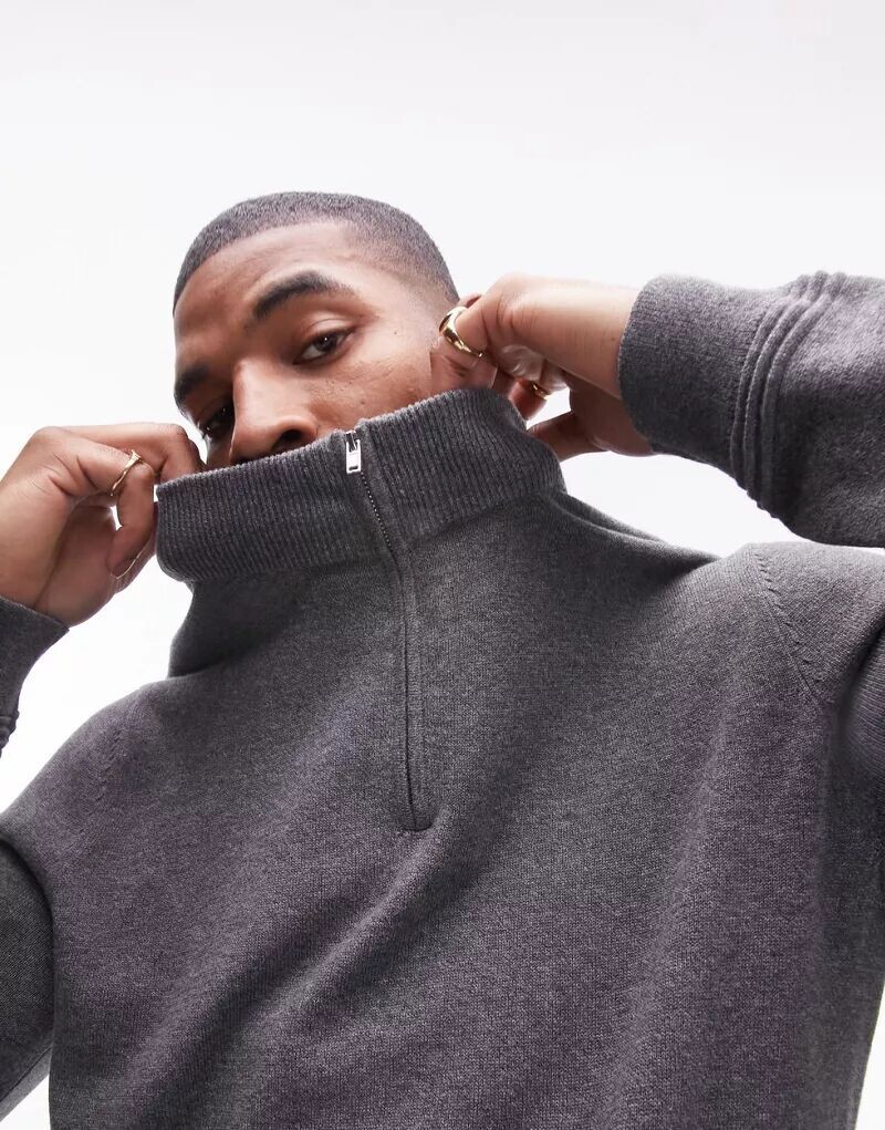 Темно-серый джемпер с полумолнией Topman Essentials
Темно-серый джемпер с полумолнией Topman Essentials