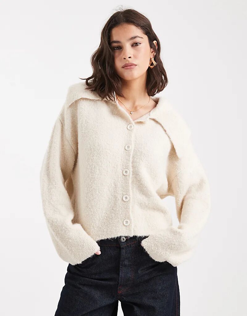 Кардиган букле ASOS DESIGN с отложным воротником кремового цвета
Кардиган букле ASOS DESIGN с отложным воротником кремового цвета