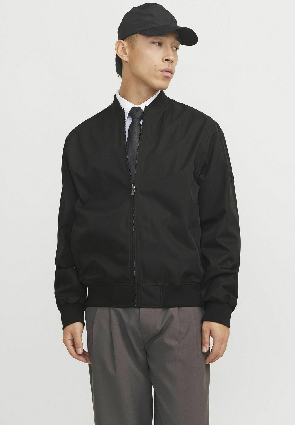 Куртка-бомбер Jack & Jones PREMIUM, черный
Куртка-бомбер Jack & Jones PREMIUM, черный