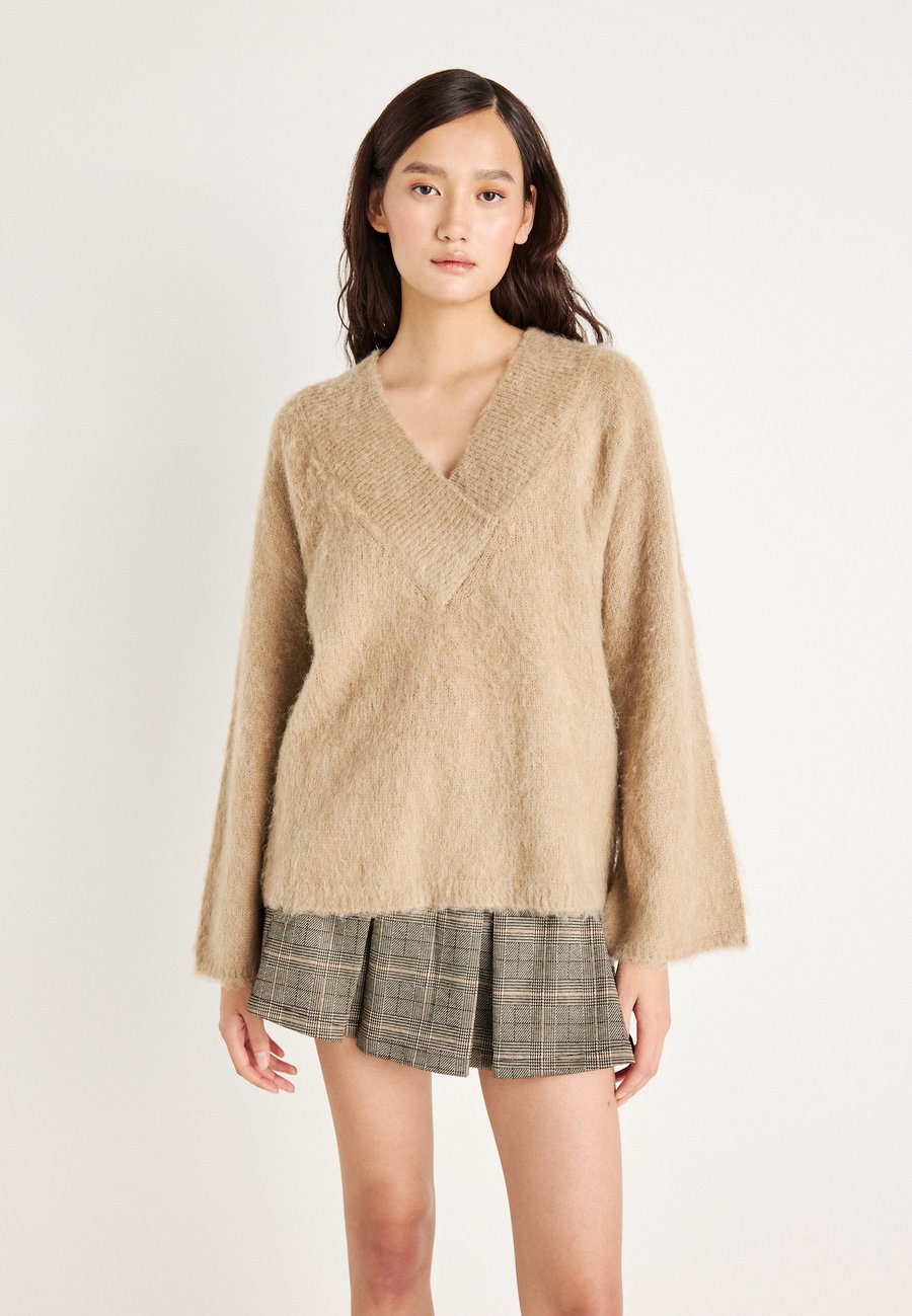 Джемпер Gina Tricot V NECK SWEATER, Camel Beige/Beige
Джемпер Gina Tricot V NECK SWEATER, Camel Beige/Beige