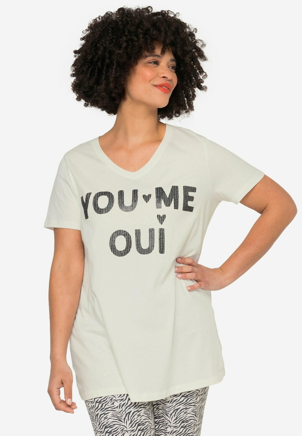 Футболка с принтом PAILLETTEN-SCHRIFTZUG V-AUSSCHNITT HALBARM Angel of Style, белый
Футболка с принтом PAILLETTEN-SCHRIFTZUG V-AUSSCHNITT HALBARM Angel of Style, белый