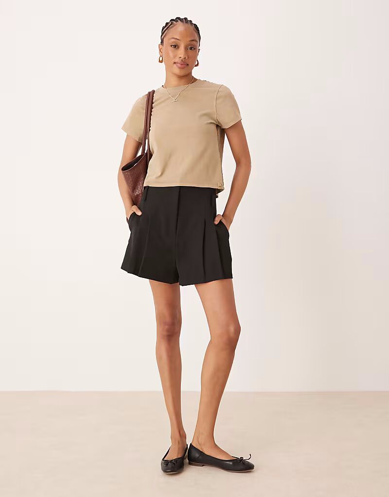 Шорты ASOS DESIGN Tall, приталенные, с высокой талией и поясом, черного цвета
Шорты ASOS DESIGN Tall, приталенные, с высокой талией и поясом, черного цвета