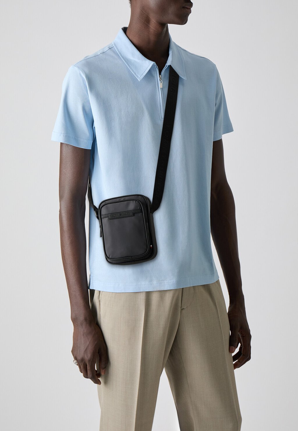 Сумка через плечо REPREVE MINI REPORTER UNISEX - Across body bag Tommy Hilfiger, серый
Сумка через плечо REPREVE MINI REPORTER UNISEX - Across body bag Tommy Hilfiger, серый