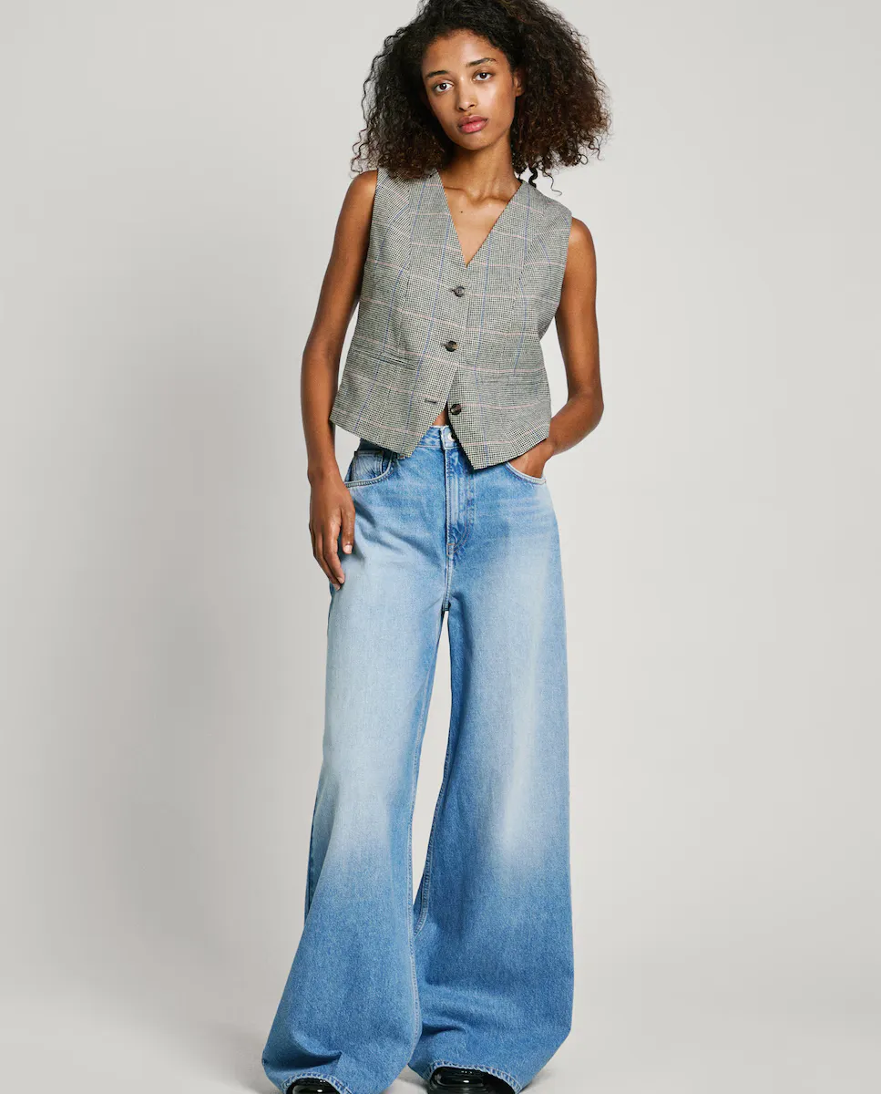 Jaimy женские прямые джинсы с эффектом потертости на завышенной талии Pepe Jeans, голубой
Jaimy женские прямые джинсы с эффектом потертости на завышенной талии Pepe Jeans, голубой