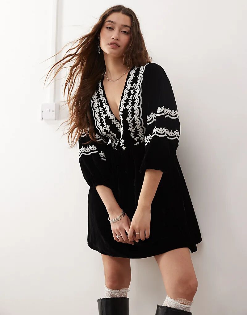 Мини-платье из бархата с вышивкой черного цвета Miss Selfridge
Мини-платье из бархата с вышивкой черного цвета Miss Selfridge