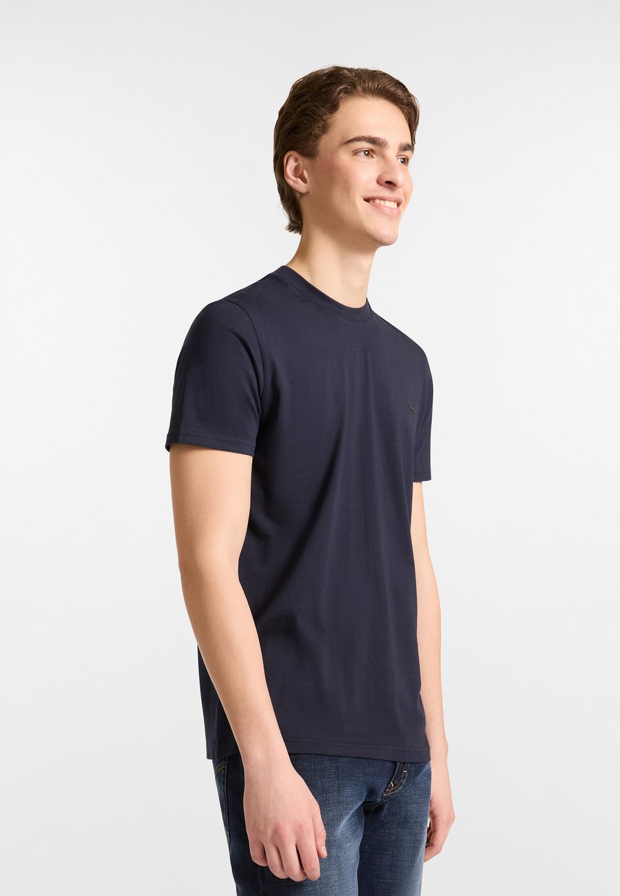 Футболка Harmont & Blaine CON LOGO, Blu Scuro/Dark Blue, Синий, Футболка Harmont & Blaine CON LOGO, Blu Scuro/Dark Blue
Футболка Harmont & Blaine CON LOGO, Blu Scuro/Dark Blue, Синий, Футболка Harmont & Blaine CON LOGO, Blu Scuro/Dark Blue